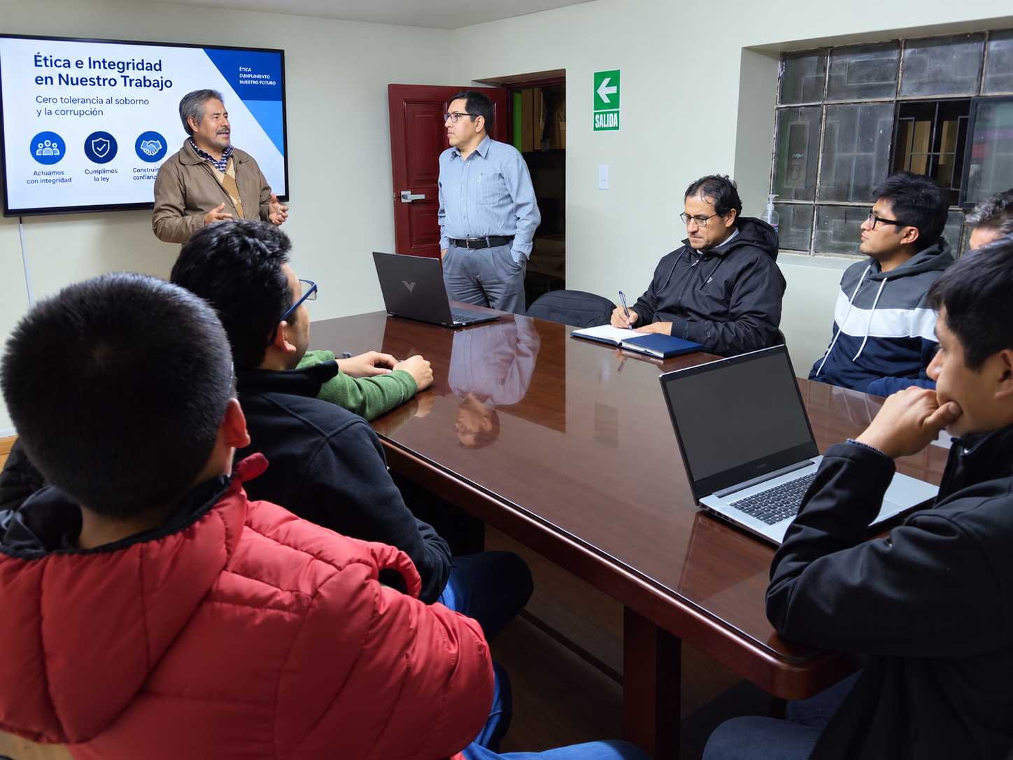 Equipo ICA en reunión institucional